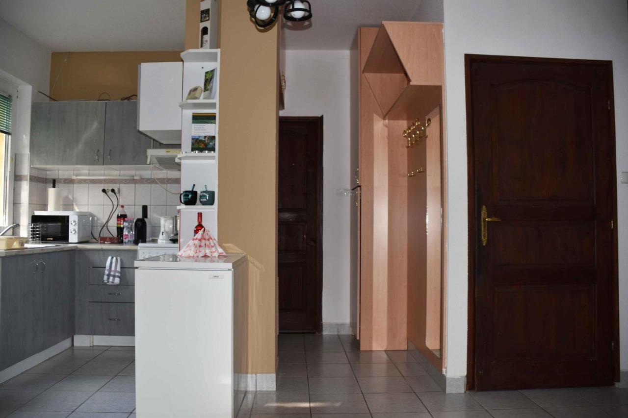 Pilikan Apartments - Park, Agroturism, Vineyard & Farm Cserszegtomaj Eksteriør billede