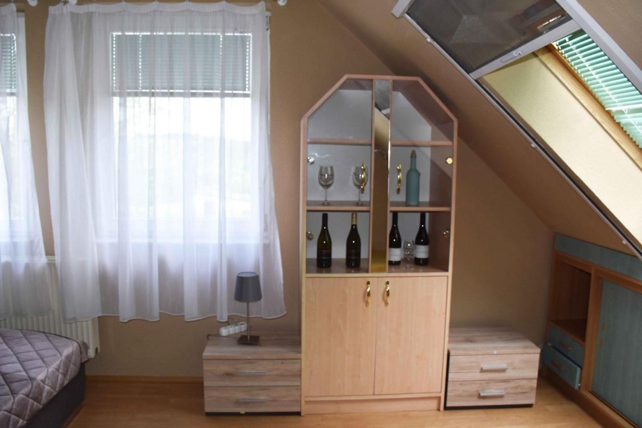 Pilikan Apartments - Park, Agroturism, Vineyard & Farm Cserszegtomaj Eksteriør billede