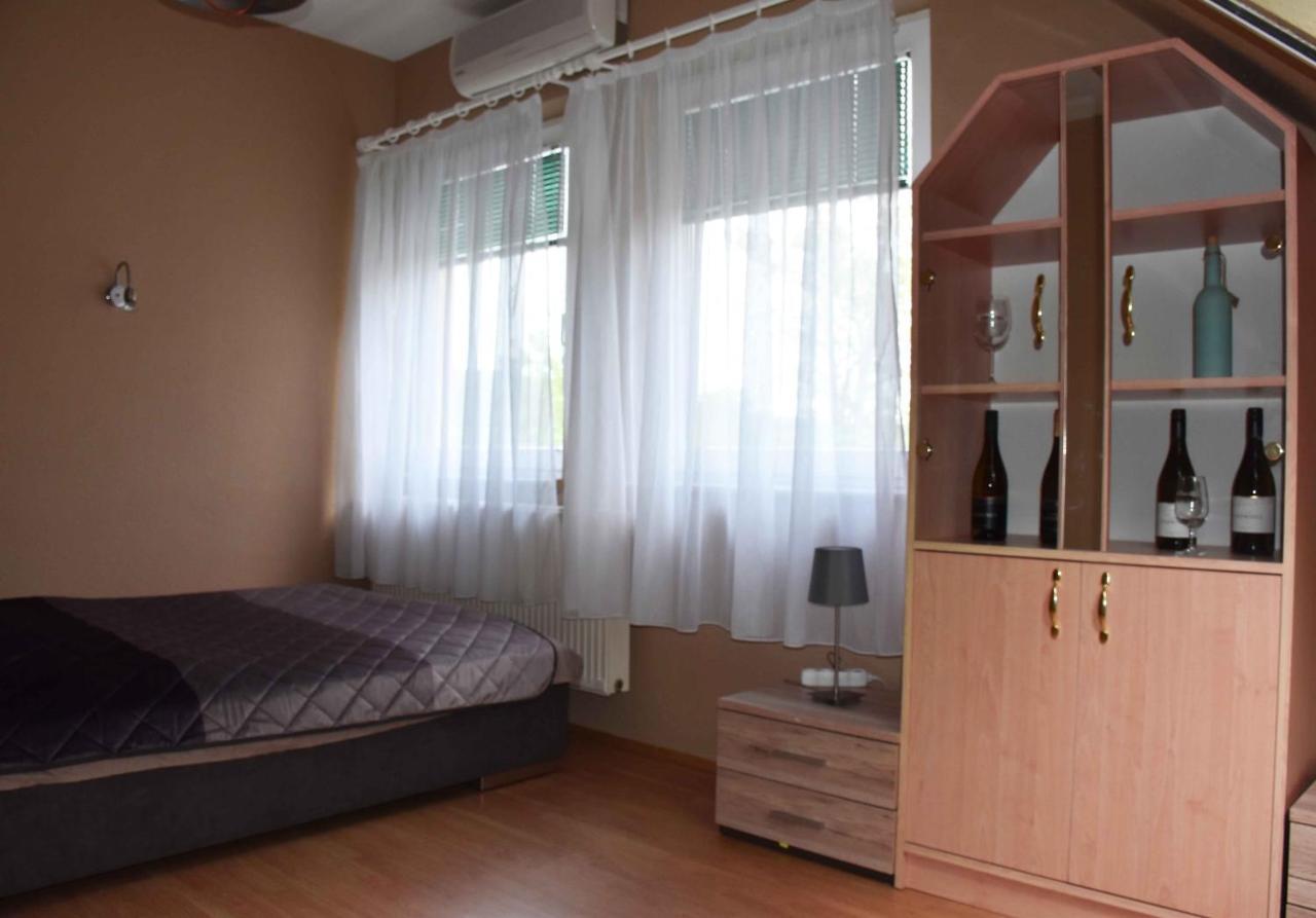 Pilikan Apartments - Park, Agroturism, Vineyard & Farm Cserszegtomaj Eksteriør billede
